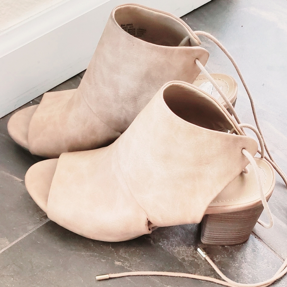 Kenneth Cole Reaction peep toe shoes